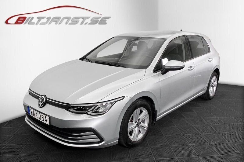 Silver Begagnad 2022 VW Golf VIII Halvkombi | 229 900 kr (Marknadspris) - Bild 1/4