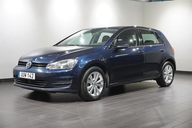 Mörkblå Begagnad 2015 VW Golf VII Halvkombi | 169 800 kr (Dyr) - Bild 1/4
