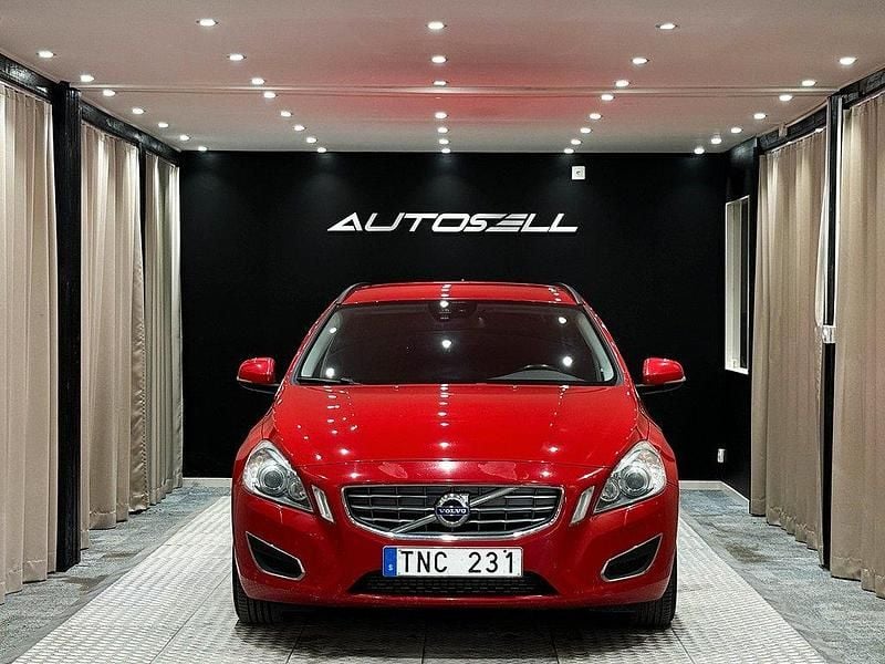 Begagnad Volvo V60 Momentum 116 HK (85 kW) 2011 Röd Kombi