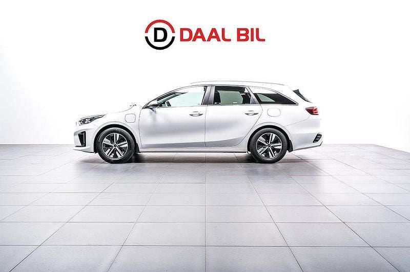 Vit Begagnad 2021 Kia Ceed Sportswagon Advance Kombi | 197 700 kr (Bra pris) - Bild 1/4