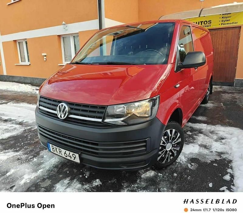 Röd Begagnad 2016 VW T6 Van | 91 000 kr (Marknadspris) - Bild 1/4