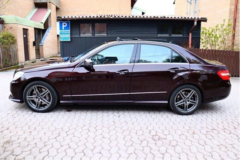 Brun Begagnad 2010 Mercedes E500 Avantgarde Sedan | 249 900 kr - Bild 1/4
