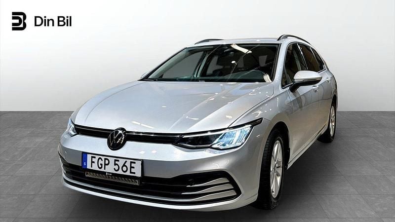 Silver Begagnad 2022 VW Golf VIII Kombi | 269 900 kr (Marknadspris) - Bild 1/4