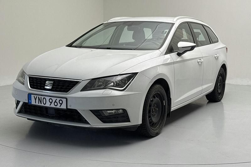 Vit Begagnad 2019 Seat Leon | 59 150 kr (Bra pris) - Bild 1/4
