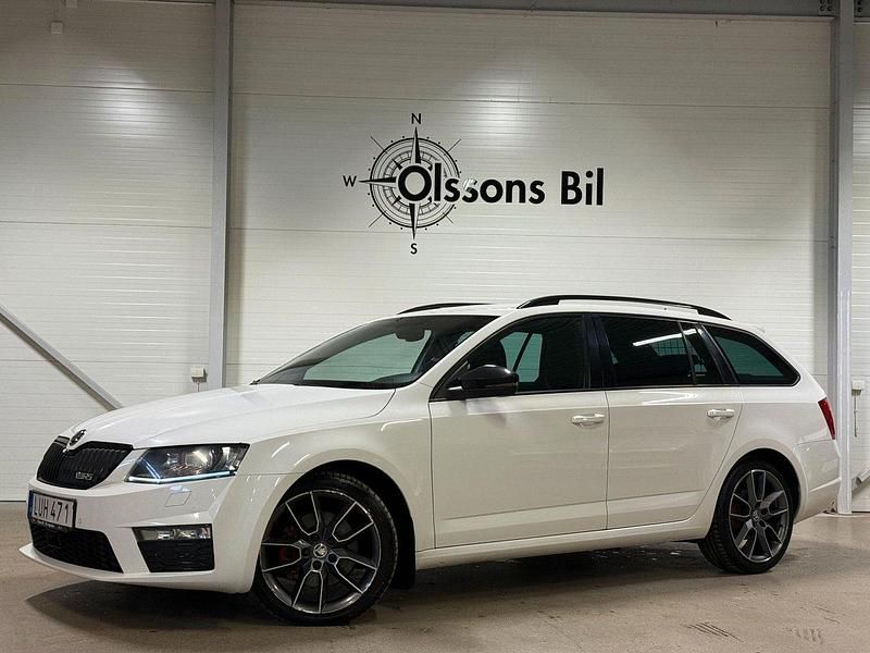 Vit Begagnad 2016 Skoda Octavia RS Kombi | 139 900 kr (Lite dyr) - Bild 1/4
