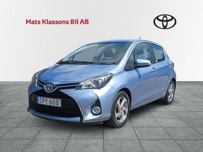 Ljusblå Begagnad 2014 Toyota Yaris Hybrid Active Halvkombi | 129 000 kr (Marknadspris) - Bild 1/4
