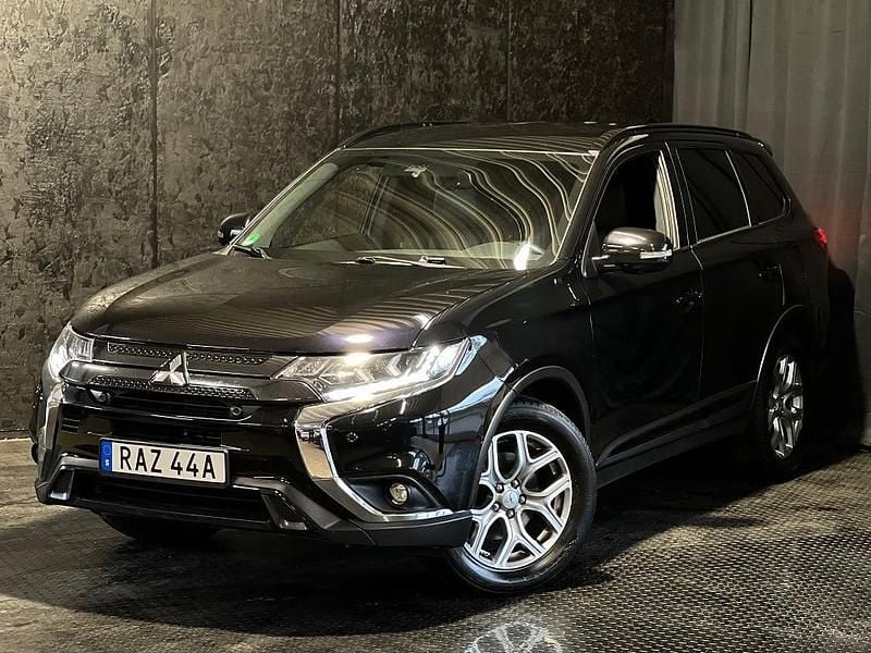 Svart Begagnad 2019 Mitsubishi Outlander SUV | 214 500 kr (Marknadspris) - Bild 1/4