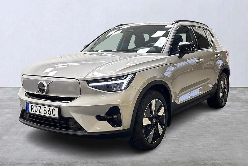 Grå Begagnad 2025 Volvo EX40 Plus SUV | 479 800 kr - Bild 1/4