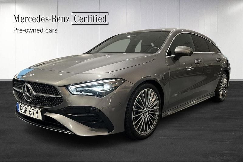 Mörkgrå Begagnad 2024 Mercedes CLA200 Shooting Brake Advanced Plus Kombi | 379 000 kr (Bra pris) - Bild 1/4