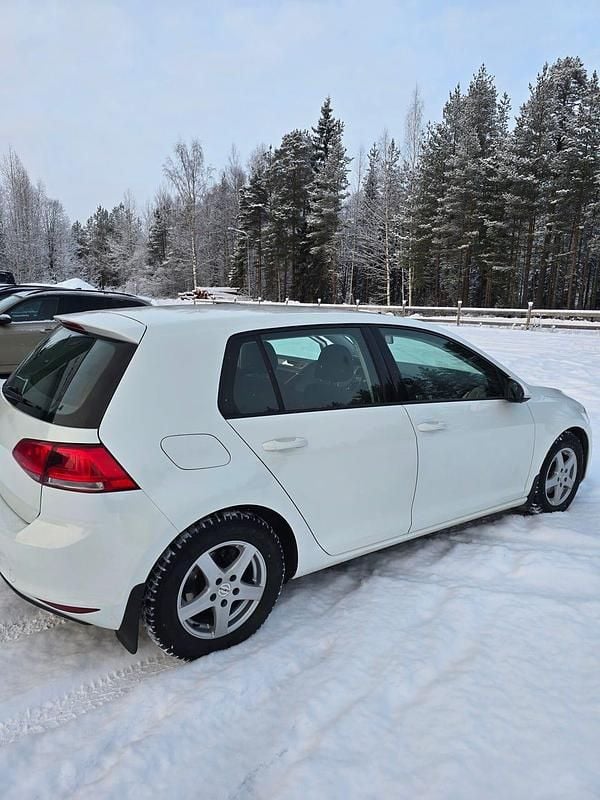 Begagnad VW Golf VII 105 HK (77 kW) 2014