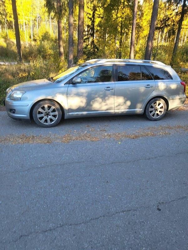 Grå Begagnad 2008 Toyota Avensis Kombi | 25 000 kr (Bra pris) - Bild 1/4