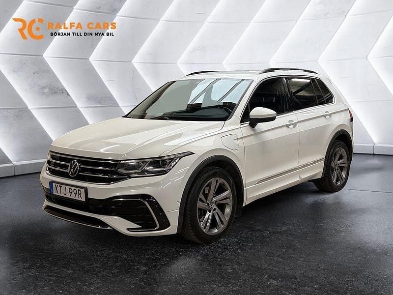 Vit Begagnad 2021 VW Tiguan R-line SUV | 227 000 kr (Marknadspris) - Bild 1/3
