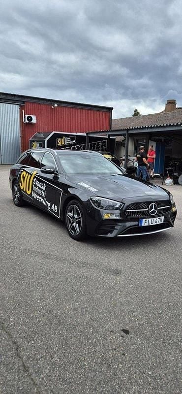 Grå Begagnad 2021 Mercedes E300 AMG line Kombi | 340 000 kr (Bra pris) - Bild 1/4