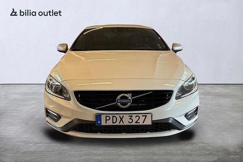 Begagnad Volvo S60 R-Design 153 HK (112 kW) 2016 Vit Sedan