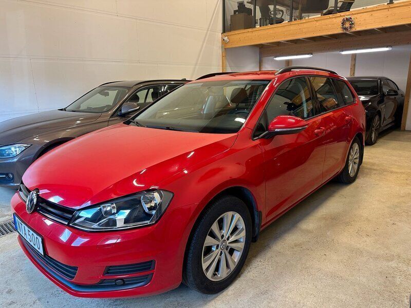 Röd Begagnad 2015 VW Golf VII Kombi | 149 900 kr (Lite dyr) - Bild 1/4