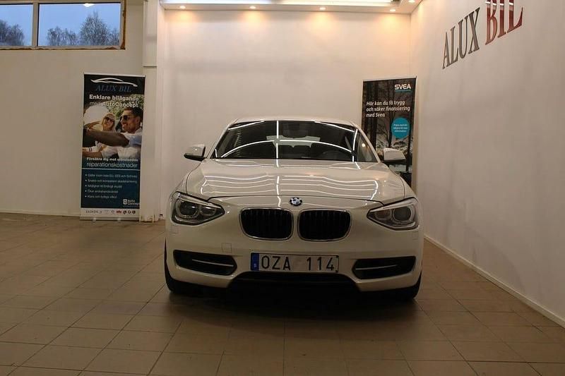 Begagnad BMW 120 Sport Line 184 HK (135 kW) 2012 Vit Halvkombi