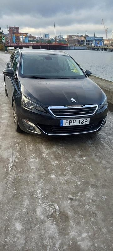 Begagnad 2015 Peugeot 308 SW Allure Kombi | 60 000 kr (Lite dyr) - Bild 1/4