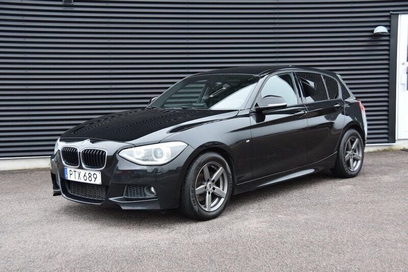 Svart Begagnad 2014 BMW 116 M Sport Halvkombi | 144 900 kr (Marknadspris) - Bild 1/4