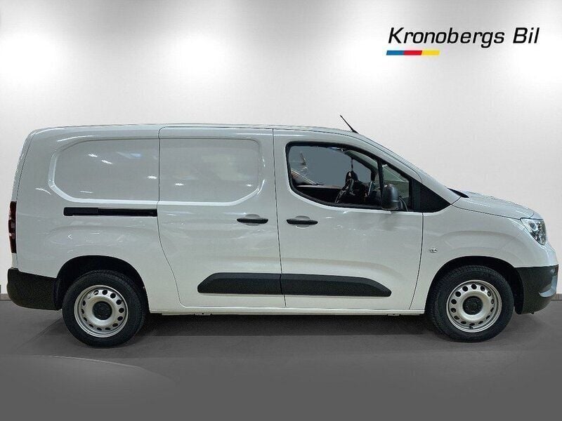 Begagnad Opel Combo 101 HK (74 kW) 2023 Vit Minibuss