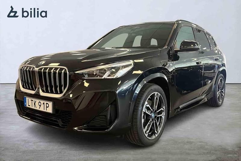 Svart Begagnad 2025 BMW X1 Shadowline SUV | 549 000 kr - Bild 1/1