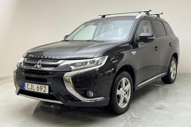 Svart Begagnad 2017 Mitsubishi Outlander SUV | 155 000 kr (Marknadspris) - Bild 1/4