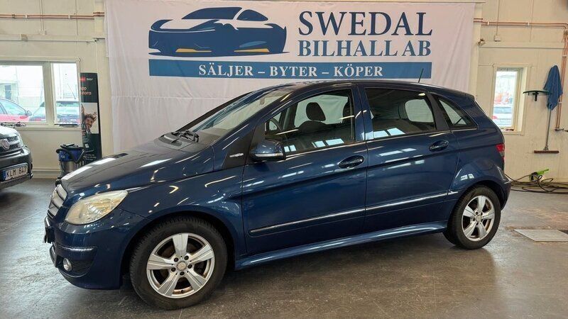 Blå Begagnad 2011 Mercedes B180 Minibuss | 59 800 kr (Marknadspris) - Bild 1/4