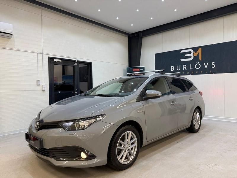Begagnad Toyota Auris Hybrid Edition 136 HK (100 kW) 2018 Grå Kombi