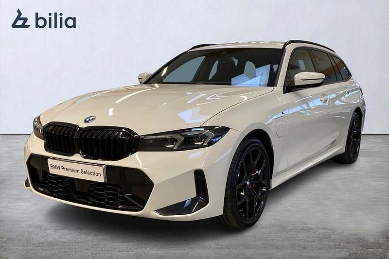 Vit Begagnad 2025 BMW 330 M Sport Kombi | 569 000 kr - Bild 1/4
