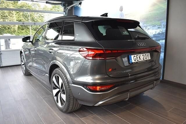 Begagnad Audi Q6 e-tron S-Line 285 kW (388 HK) 2024 Grå SUV