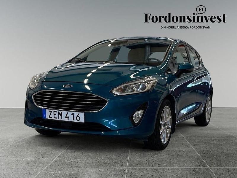 Begagnad Ford Fiesta Titanium 101 HK (74 kW) 2018 Blå Halvkombi