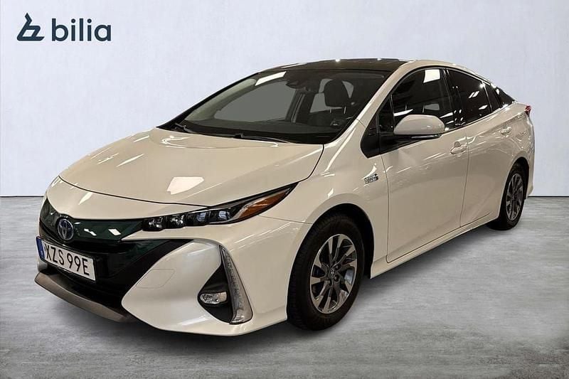 Vit Begagnad 2018 Toyota Prius Plug-in Hybrid Halvkombi | 209 900 kr (Bra pris) - Bild 1/3