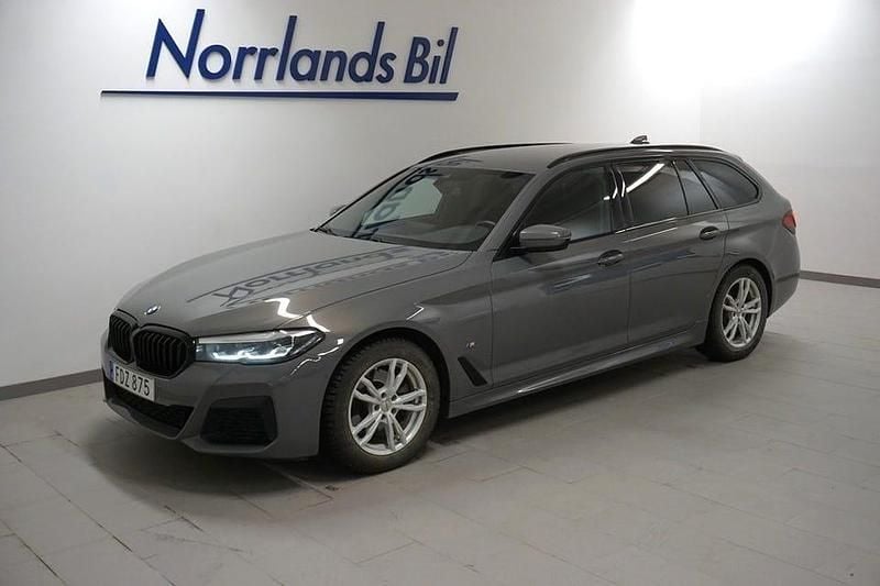 Bernina grey amber effect Begagnad 2021 BMW 520 M Sport Kombi | 319 000 kr (Marknadspris) - Bild 1/4