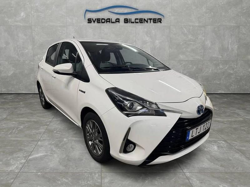 Begagnad Toyota Yaris Hybrid Active 101 HK (74 kW) 2018 Vit Halvkombi