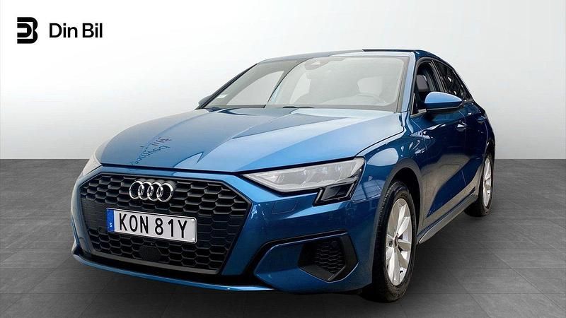 Blå Begagnad 2022 Audi A3 Sportback Proline Halvkombi | 239 000 kr (Marknadspris) - Bild 1/4