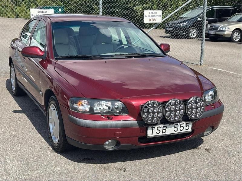 Röd Begagnad 2003 Volvo S60 Business Edition Sedan | 31 500 kr (Bra pris) - Bild 1/4