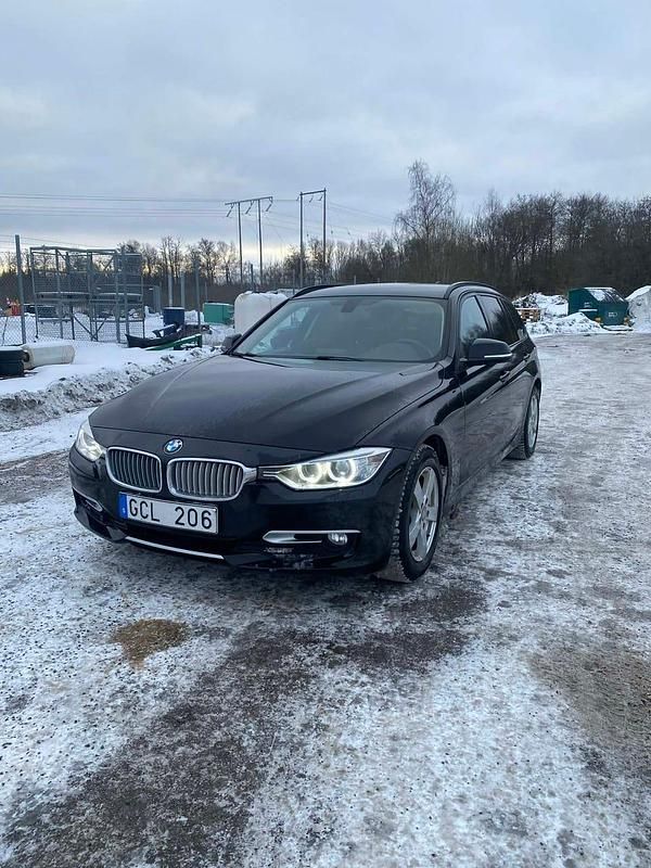 Begagnad 2013 BMW 320 Kombi | 90 000 kr (Marknadspris) - Bild 1/4