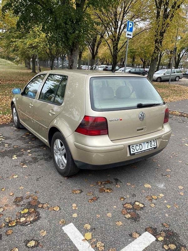 Brun Begagnad 2001 VW Golf IV Highline Halvkombi | 31 500 kr (Dyr) - Bild 1/4