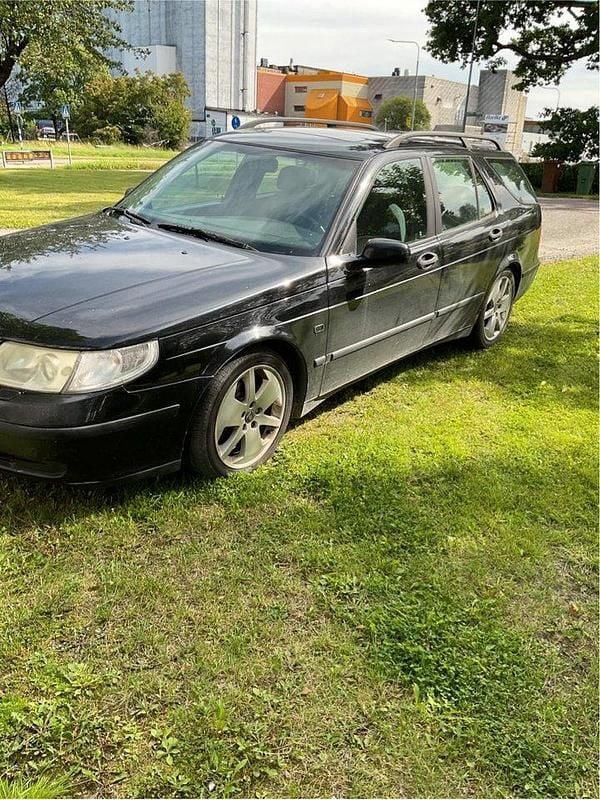 Svart Begagnad 2003 Saab 9-5 Linear Kombi | 13 000 kr (Marknadspris) - Bild 1/4
