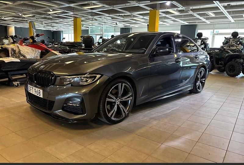 Begagnad 2021 BMW 320 Sedan | 345 000 kr (Marknadspris) - Bild 1/4