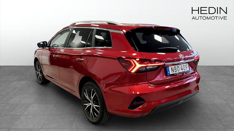 Begagnad MG MG5 EV Luxury 130 kW (177 HK) 2022 Röd Kombi