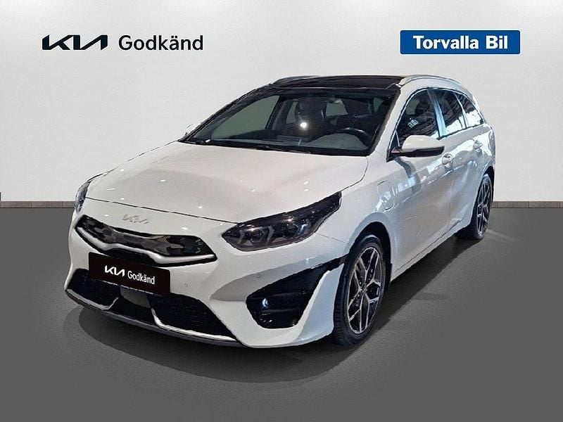 Vit Begagnad 2023 Kia Ceed Sportswagon 2 Kombi | 214 900 kr (Bra pris) - Bild 1/4