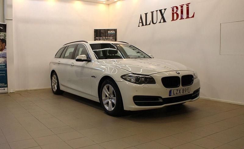 Vit Begagnad 2015 BMW 520 Kombi | 84 900 kr (Bra pris) - Bild 1/4