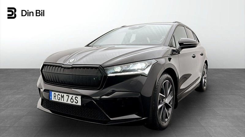 Svart (black magic metallic) Begagnad 2023 Skoda Enyaq iV SportLine SUV | 379 500 kr (Bra pris) - Bild 1/4