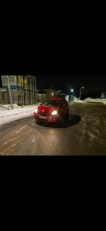 Begagnad 2011 Toyota Yaris Halvkombi | 64 999 kr (Marknadspris) - Bild 1/2