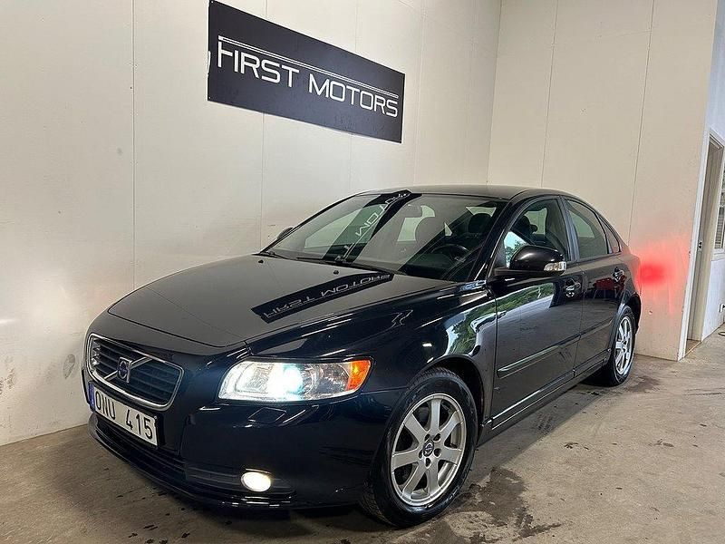 Svart Begagnad 2009 Volvo S40 Momentum Sedan | 55 900 kr (Marknadspris) - Bild 1/4