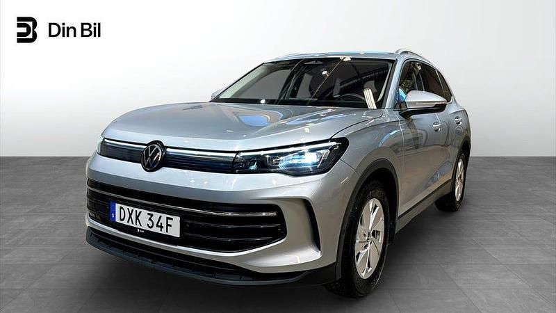 Silver Begagnad 2024 VW Tiguan Life SUV | 389 900 kr (Dyr) - Bild 1/4