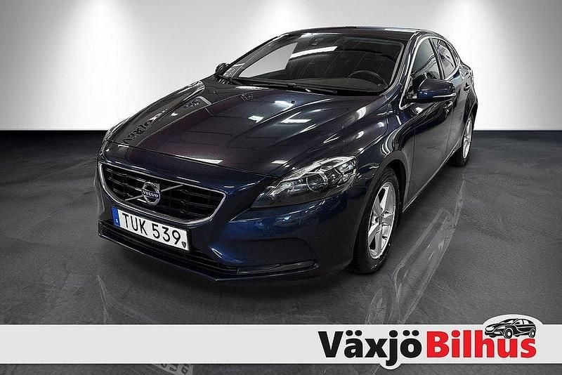 Blå Begagnad 2015 Volvo V40 Momentum Kombi | 99 900 kr (Marknadspris) - Bild 1/4