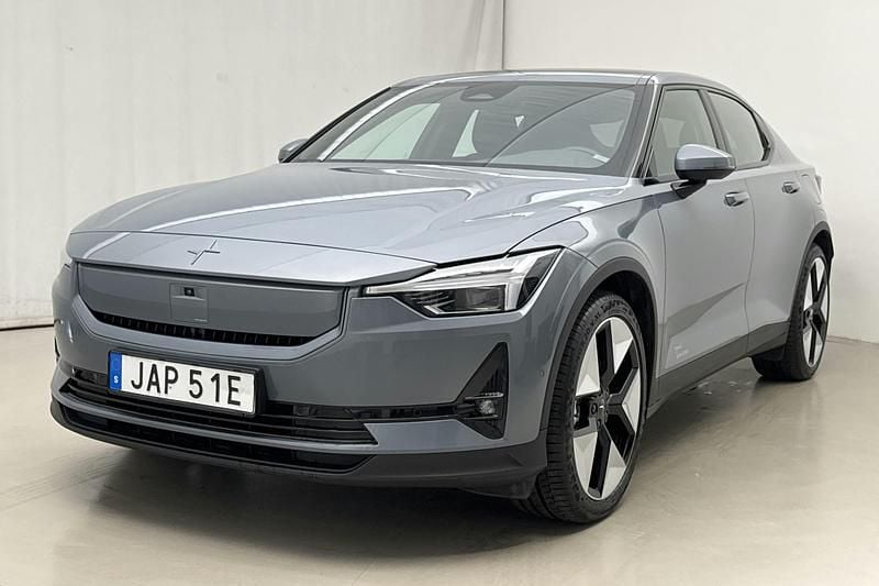 Grå Begagnad 2024 Polestar 2 Pilot Sedan | 429 000 kr (Marknadspris) - Bild 1/4
