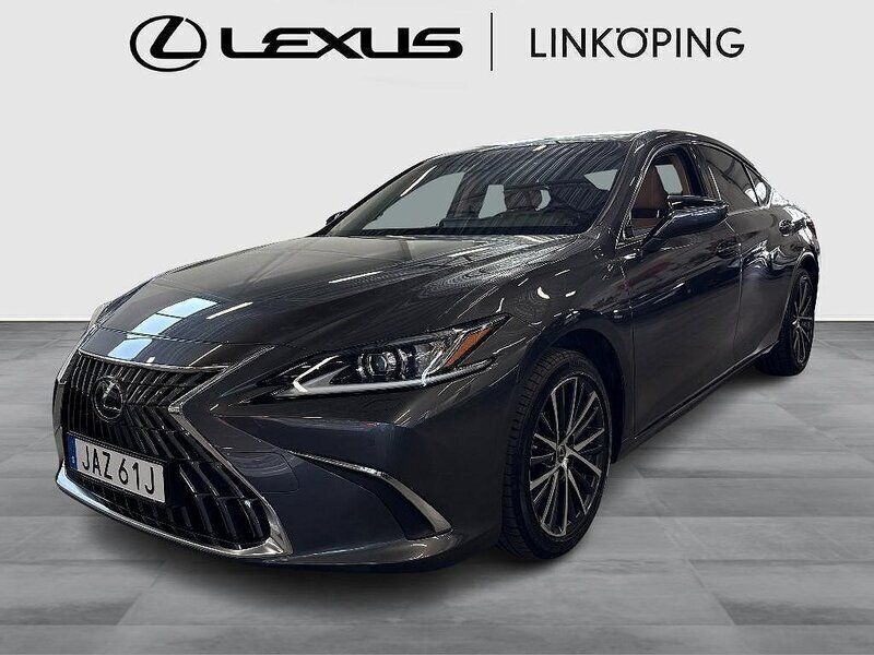 Grå Begagnad 2024 Lexus ES300H Limited Edition Sedan | 419 000 kr (Bra pris) - Bild 1/4