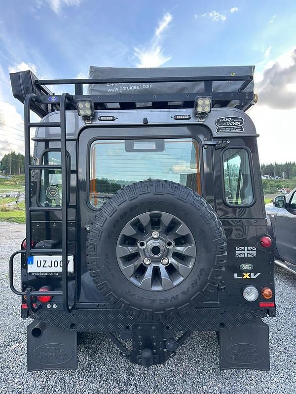 Begagnad Land Rover Defender 122 HK (89 kW) 2013 Black perl Kombi